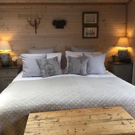 The Lodge - Luxury Lodge With Super King Size Bed, Kitchen & Shower Room Hurstpierpoint Dış mekan fotoğraf