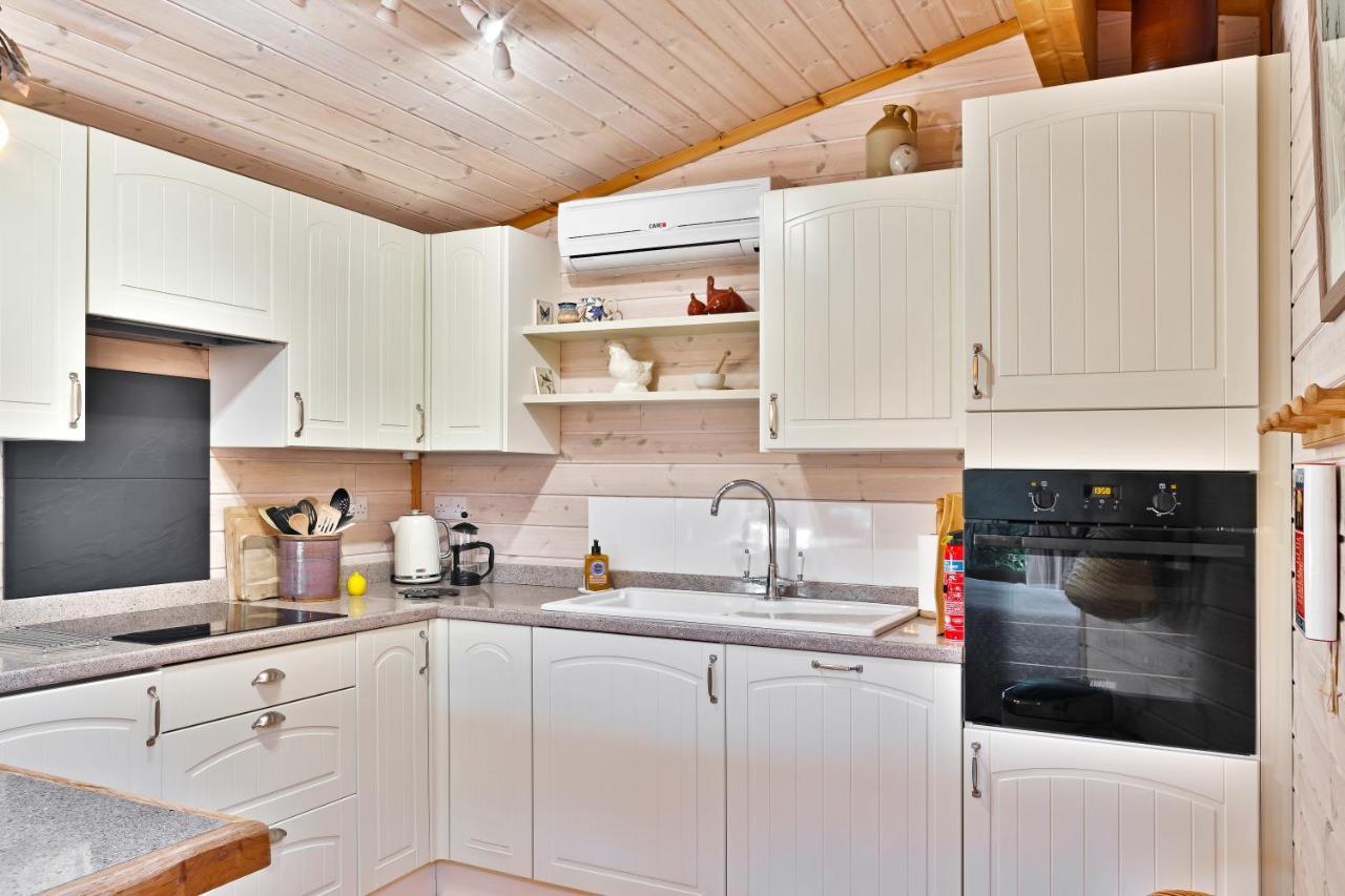The Lodge - Luxury Lodge With Super King Size Bed, Kitchen & Shower Room Hurstpierpoint Dış mekan fotoğraf
