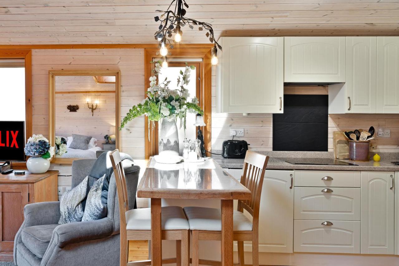 The Lodge - Luxury Lodge With Super King Size Bed, Kitchen & Shower Room Hurstpierpoint Dış mekan fotoğraf