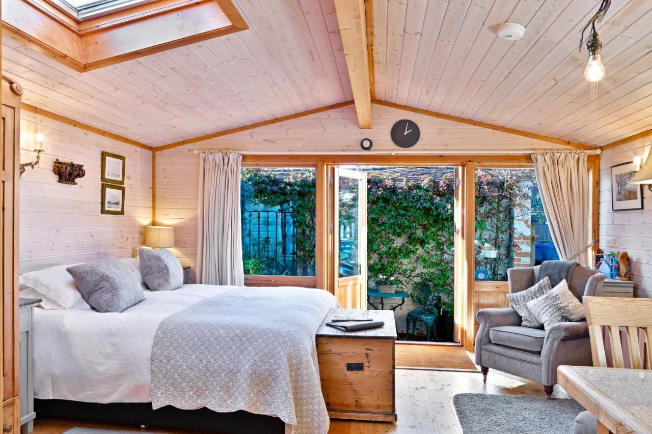 The Lodge - Luxury Lodge With Super King Size Bed, Kitchen & Shower Room Hurstpierpoint Dış mekan fotoğraf