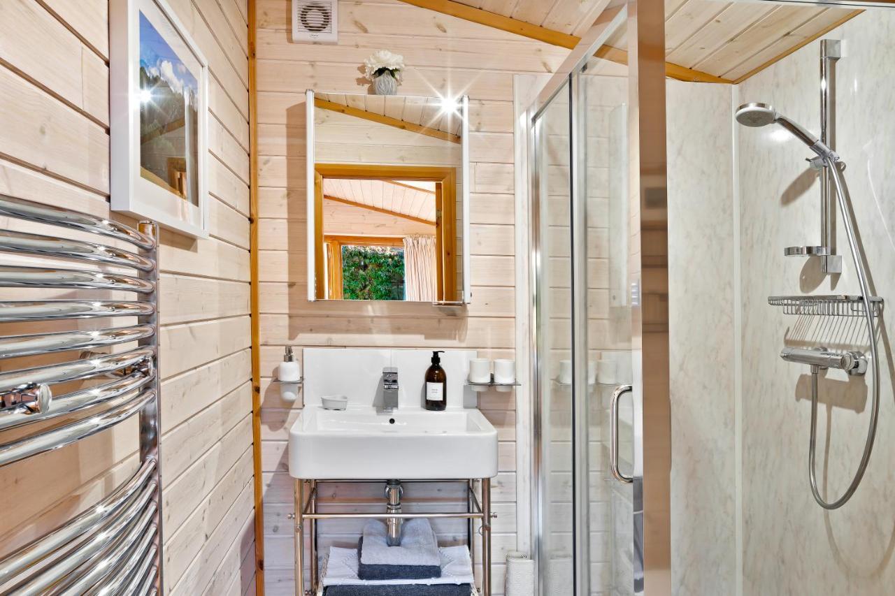 The Lodge - Luxury Lodge With Super King Size Bed, Kitchen & Shower Room Hurstpierpoint Dış mekan fotoğraf