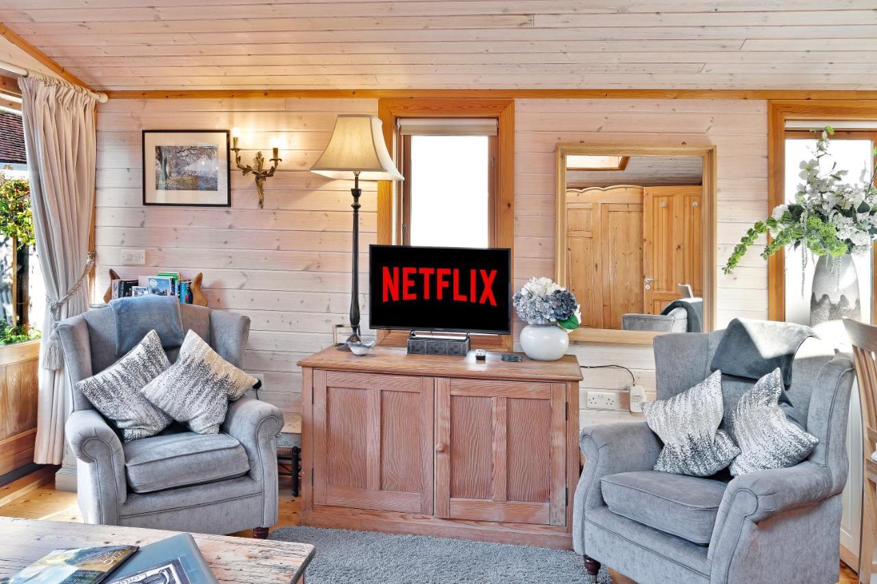 The Lodge - Luxury Lodge With Super King Size Bed, Kitchen & Shower Room Hurstpierpoint Dış mekan fotoğraf