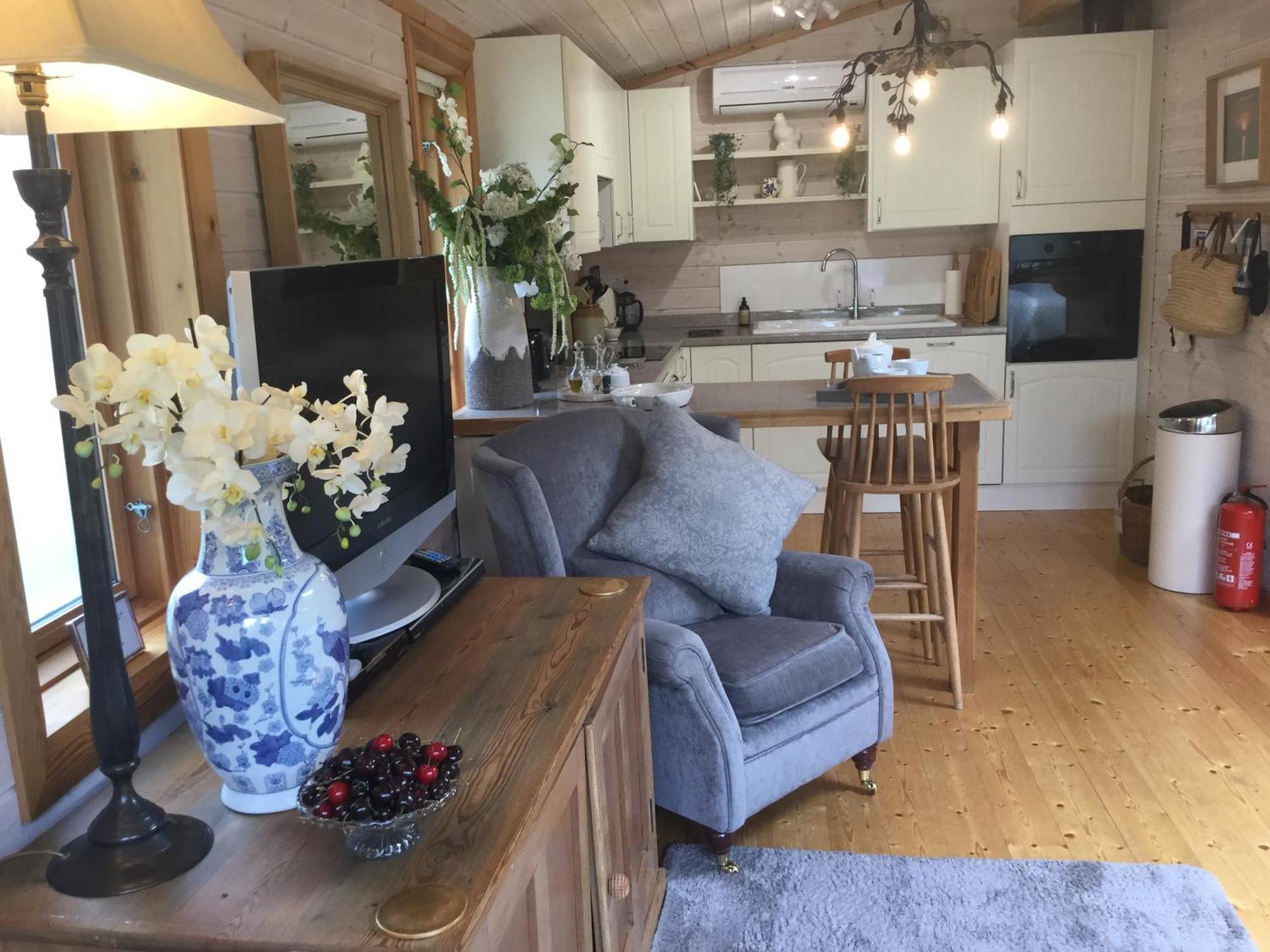 The Lodge - Luxury Lodge With Super King Size Bed, Kitchen & Shower Room Hurstpierpoint Dış mekan fotoğraf