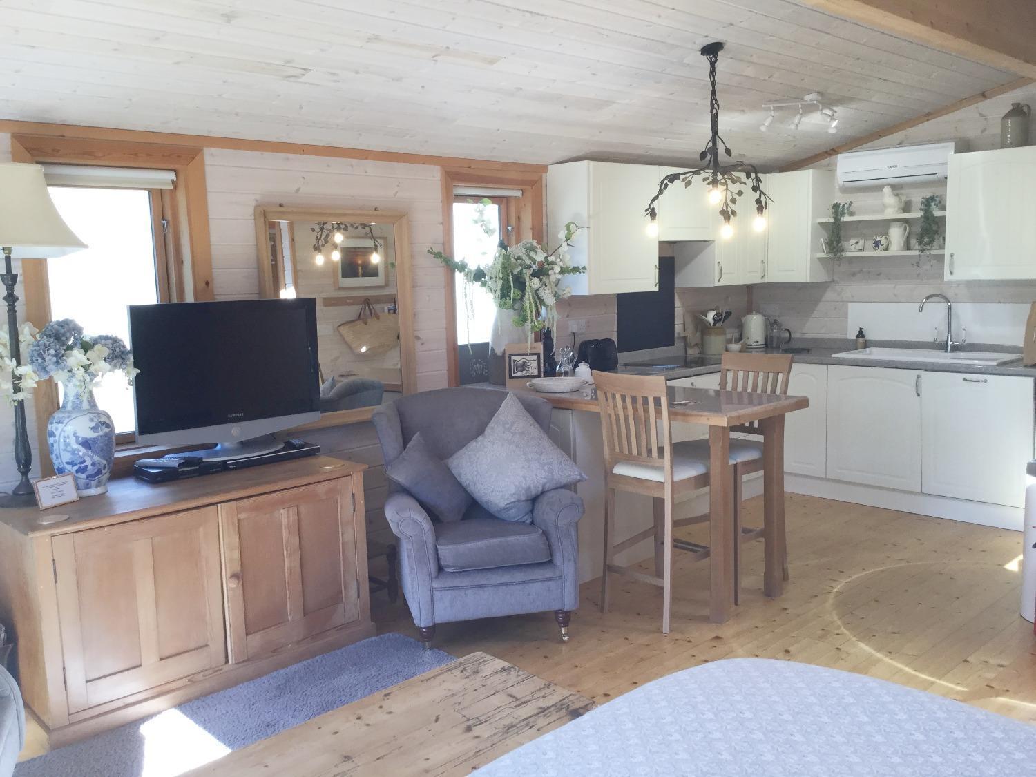 The Lodge - Luxury Lodge With Super King Size Bed, Kitchen & Shower Room Hurstpierpoint Dış mekan fotoğraf